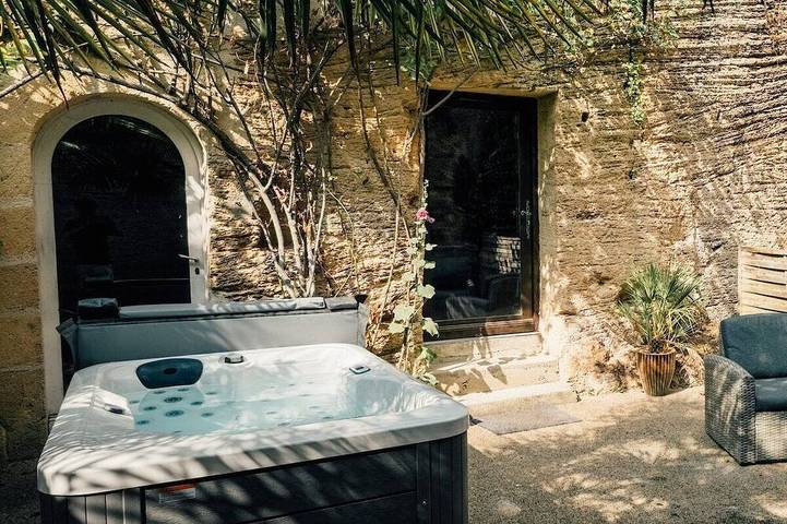 Location de vacances pour 2 personnes, avec jacuzzi et terrasse à Doué-la-Fontaine
