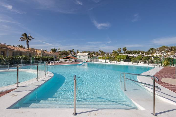 Bungalow para 5 personas, con piscina además de jardín y terraza en Maspalomas