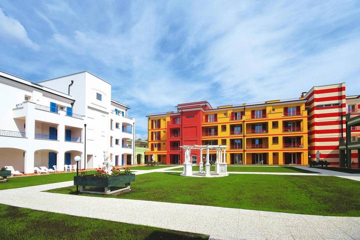 Gîte pour 8 personnes, avec sauna et balcon/terrasse ainsi que bassin pour enfant et piscine à Loano - 4