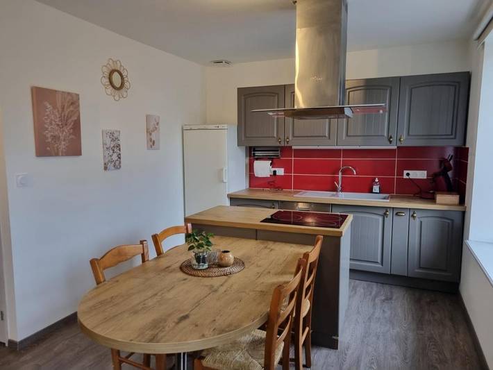 Location de vacances pour 4 personnes, avec vue sur le lac ainsi que terrasse et vue, animaux acceptés dans Le Mayet-de-Montagne - 2