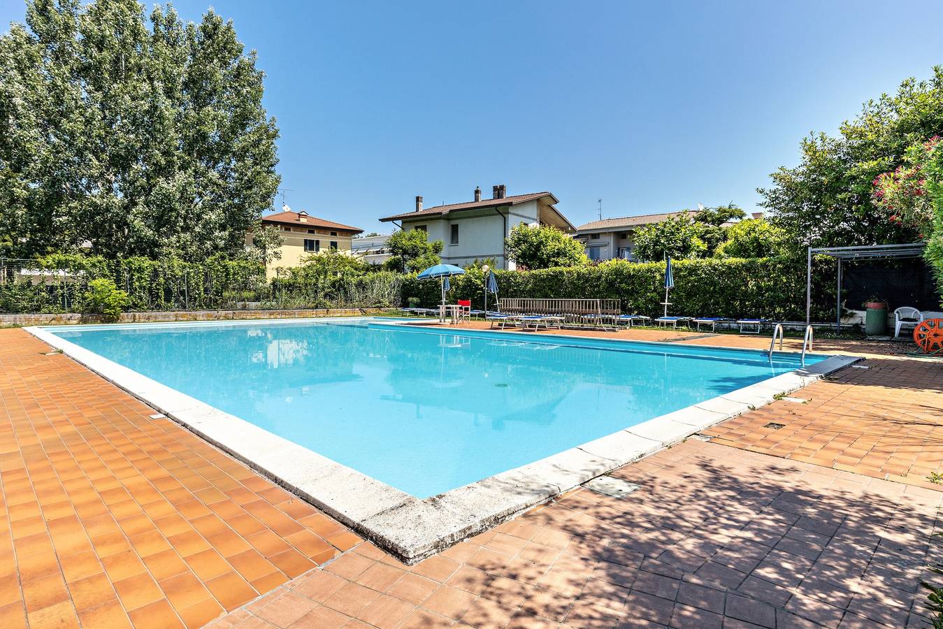Appartamento intero, Appartamento 'Casa Cattaleya' con piscina condivisa, terrazza privata e giardino in comune in Rivoltella del Garda, Desenzano del Garda