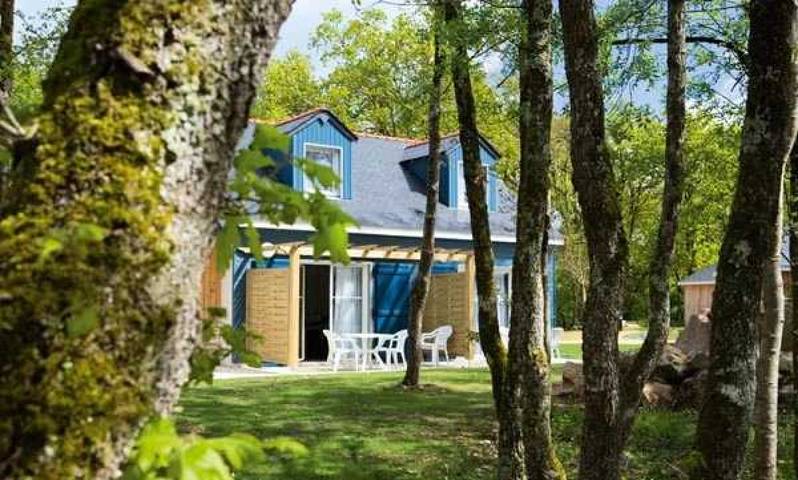 Camping pour 3 personnes, avec terrasse près des Châteaux de la Loire