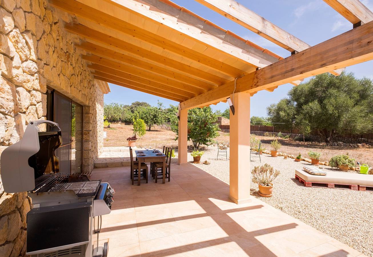 Villa met stenen gevel en zwembad - Villa Erdei de Buteasa y Preluca in Inca, Mallorca Binnenland