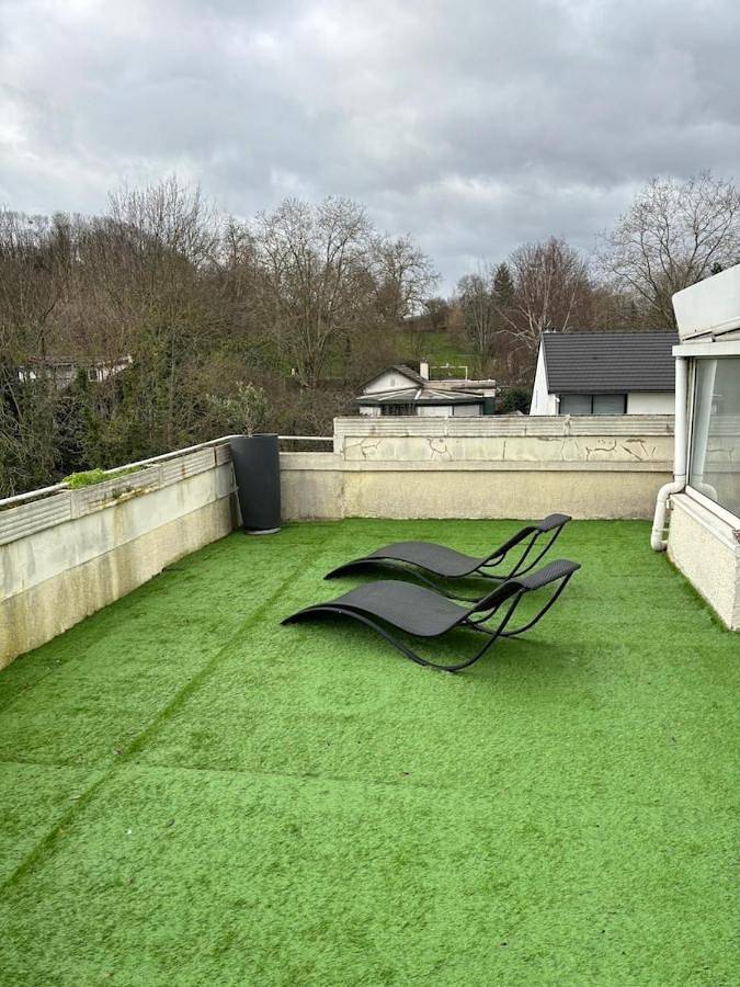 Gîte pour 2 personnes, avec vue et terrasse à Suresnes - 2