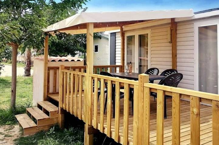 Zecamping 3* pataugeoire piscine locatif Tv clim 29m2 6 pers in Saint-Mitre-les-Remparts, Mediterranean Coast (France)