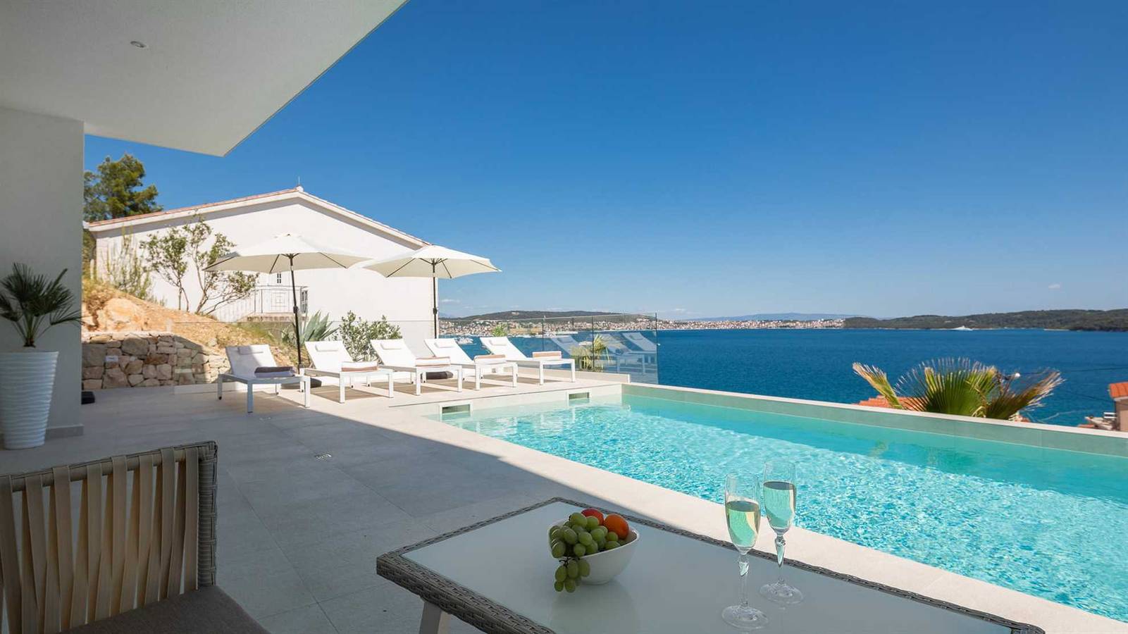 Villa Adria View mit beheiztem Pool I in Trogir, Split-Dalmatien