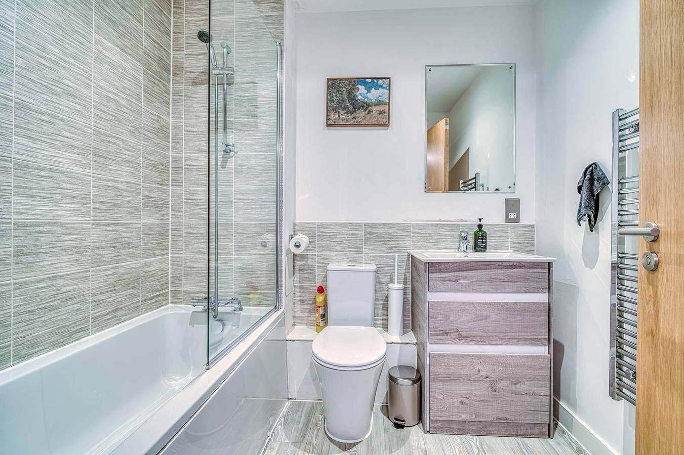 Entire holiday apartment, Rooftop - Balcony - Wifi - Parking - Sleeps 5 in Greater Manchester