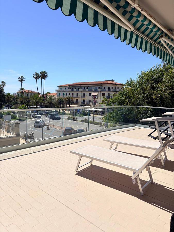 Appartamento per 7 persone, con Terrazza e Panorama a Marina di Massa