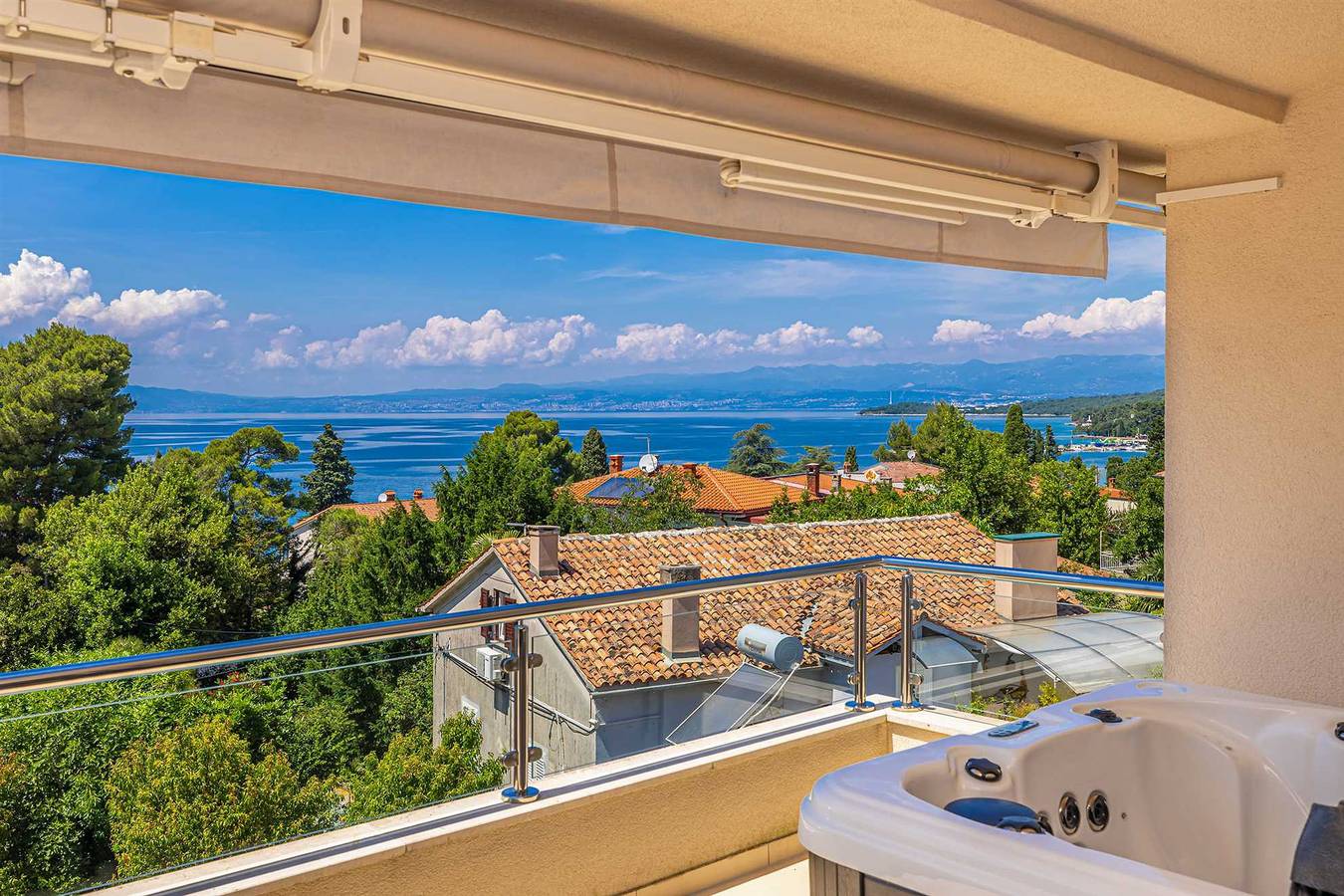 Ganze Wohnung, Luxus-Penthouse Claudia in Malinska-Dubašnica, Krk