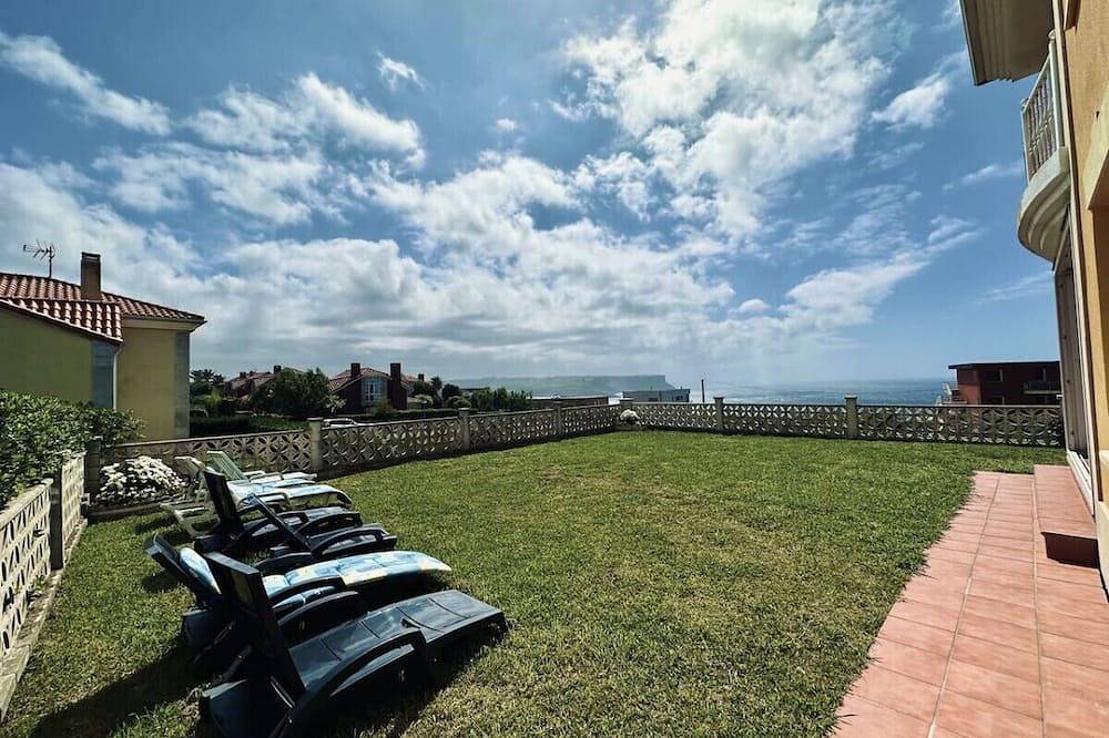 Chalet con jardin independiente y vistas al mar - in Bareyo, Cantabrian Coast
