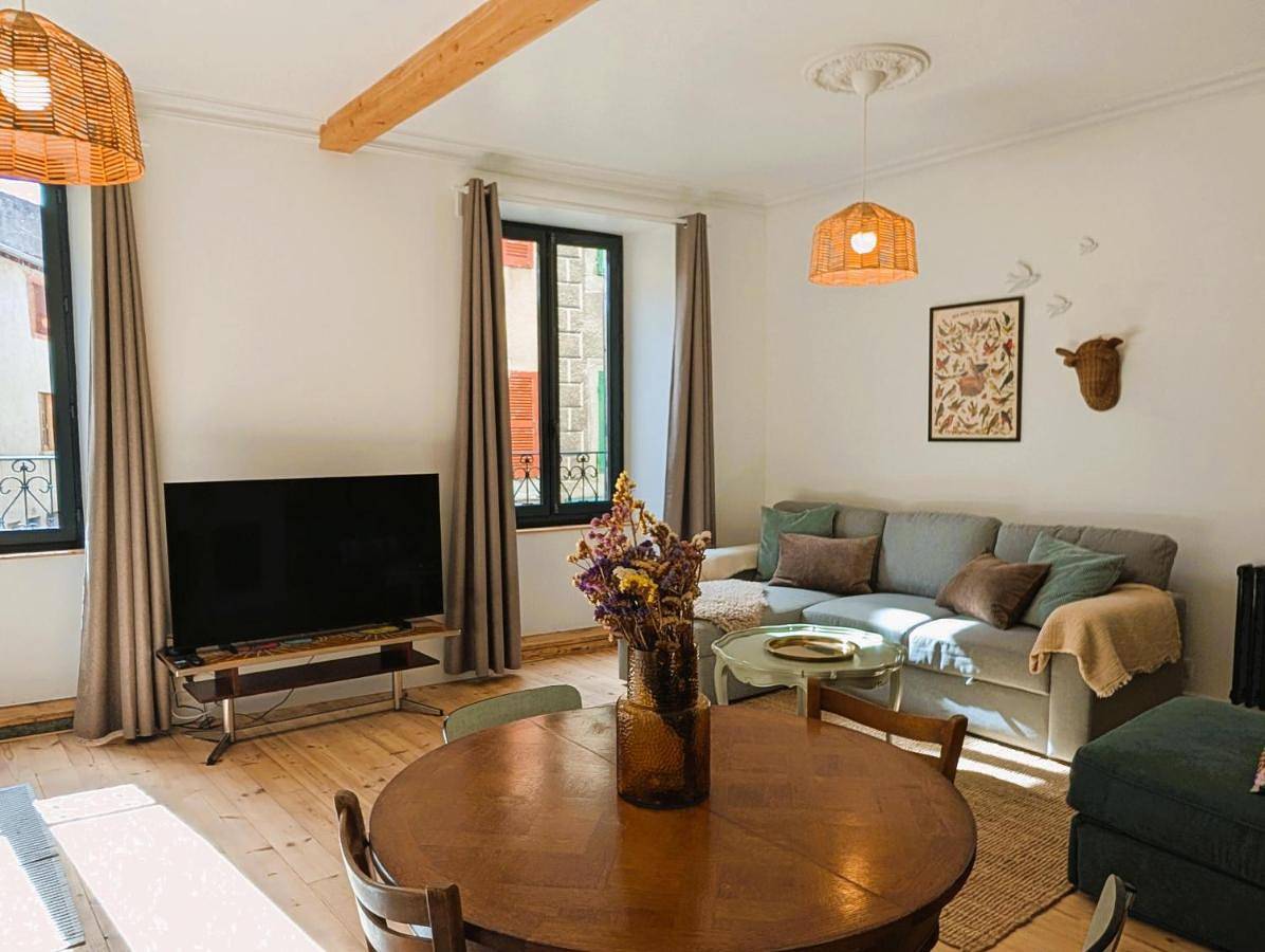 Appartement entier, One-Bedroom Apartment in Langeac, Haute-Loire