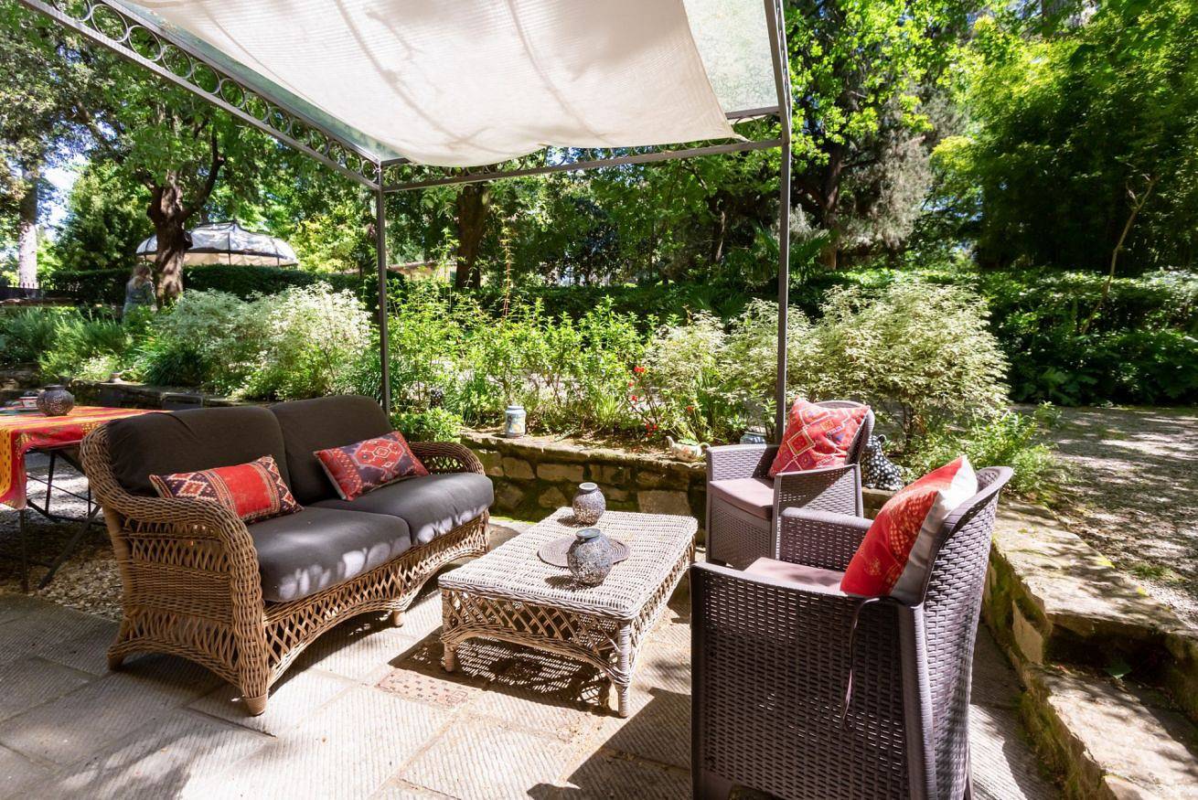 Entire apartment, Guesthost - Galileo Greenhouse - Dante in Florence city center, Comune di Galuzzo (1861-1865)