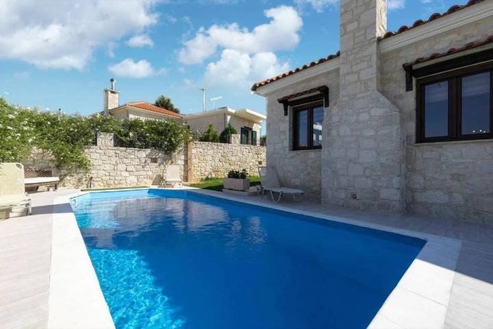 Ferienhaus für 7 Personen, mit Balkon und Terrasse sowie Garten und Pool