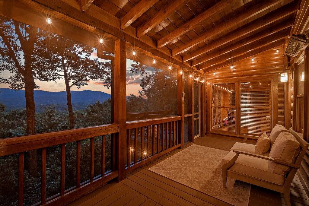 Ridgecrest Cabin: Stunning Views, Hot Tub, Firepit, Screened Porch in Cherry Log, Chattahoochee National Forest