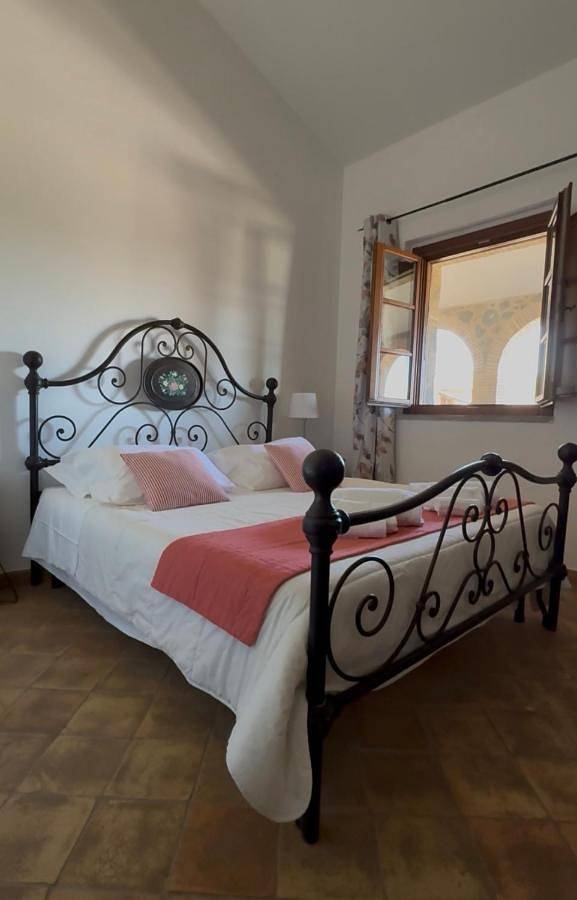 Location de vacances pour 2 personnes, avec Terrasse et Jacuzzi ainsi que Jardin et Piscine à Orvieto - 3