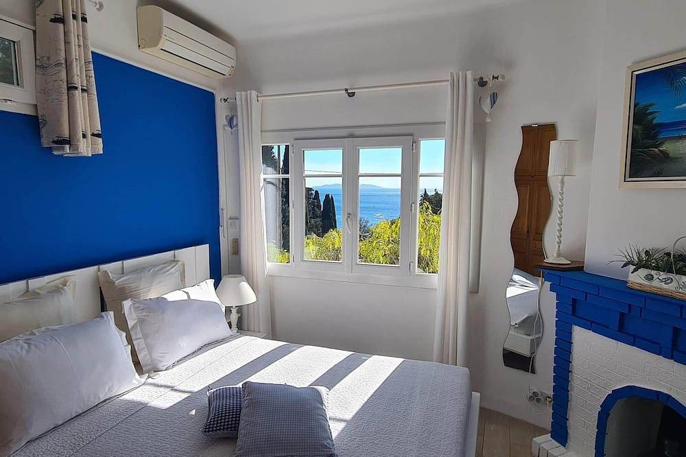 Villa Classee 3 Etoiles  Vue Mer  100m Plage  Wifi Jardin Cloture Garage Ferme in Rayol-Canadel-sur-Mer, Côte méditerranéenne (France)