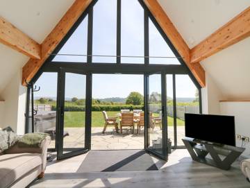 Chalet for 6 People in Mid-Wales, Powys, Photo 4