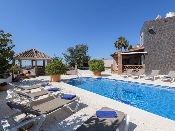 Casa rural para 14 personas, con jardín y piscina, Familias con niños en Estepona - 2