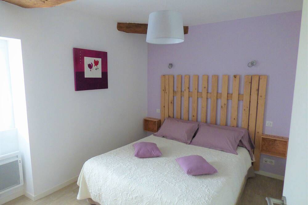 Gîte rénové avec jardin clos, proche plages, Wifi, parking pour voiture électrique in Le Bernard, Vendée
