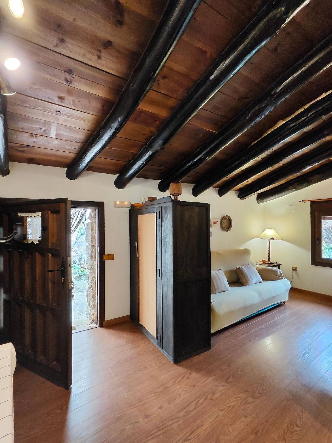 Apartamento vacacional entero, Apartamento Turia, abuhardillado. in Castielfabib, Provincia de Valencia