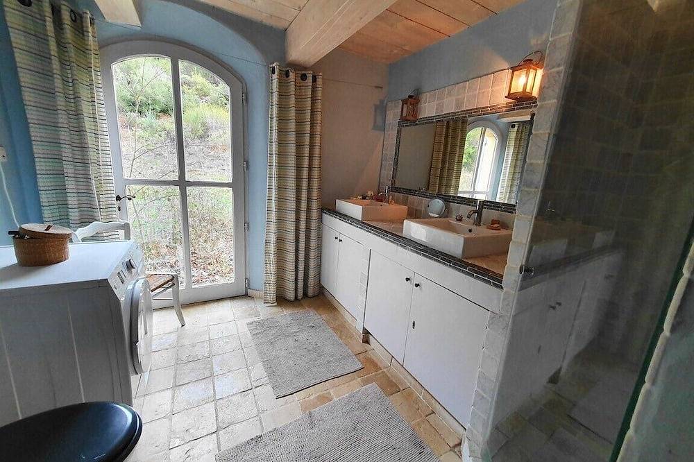 Magnificent Mas noble with top-of-the-range amenities on huge property. in Vauvenargues, Region de Aix-en-Provence