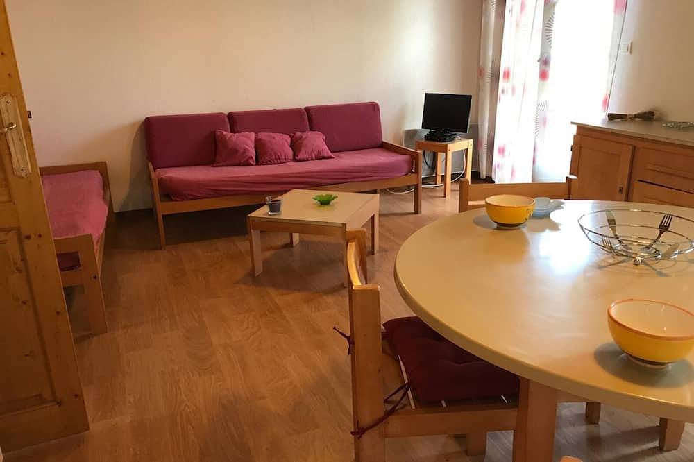 Charmant Gîte avec Activités Extérieures et Auberge sur Place à La Chabanne in La Chabanne, Région de Vichy