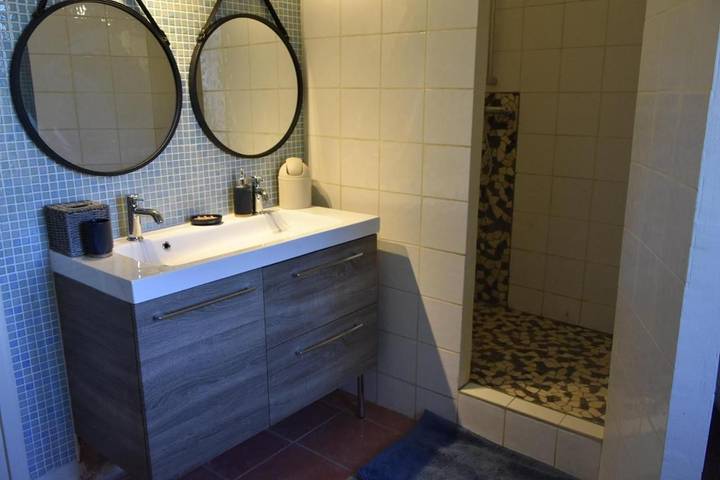 Location de vacances pour 6 personnes, avec terrasse ainsi que piscine et jardin à Entraigues-sur-la-Sorgue - 2