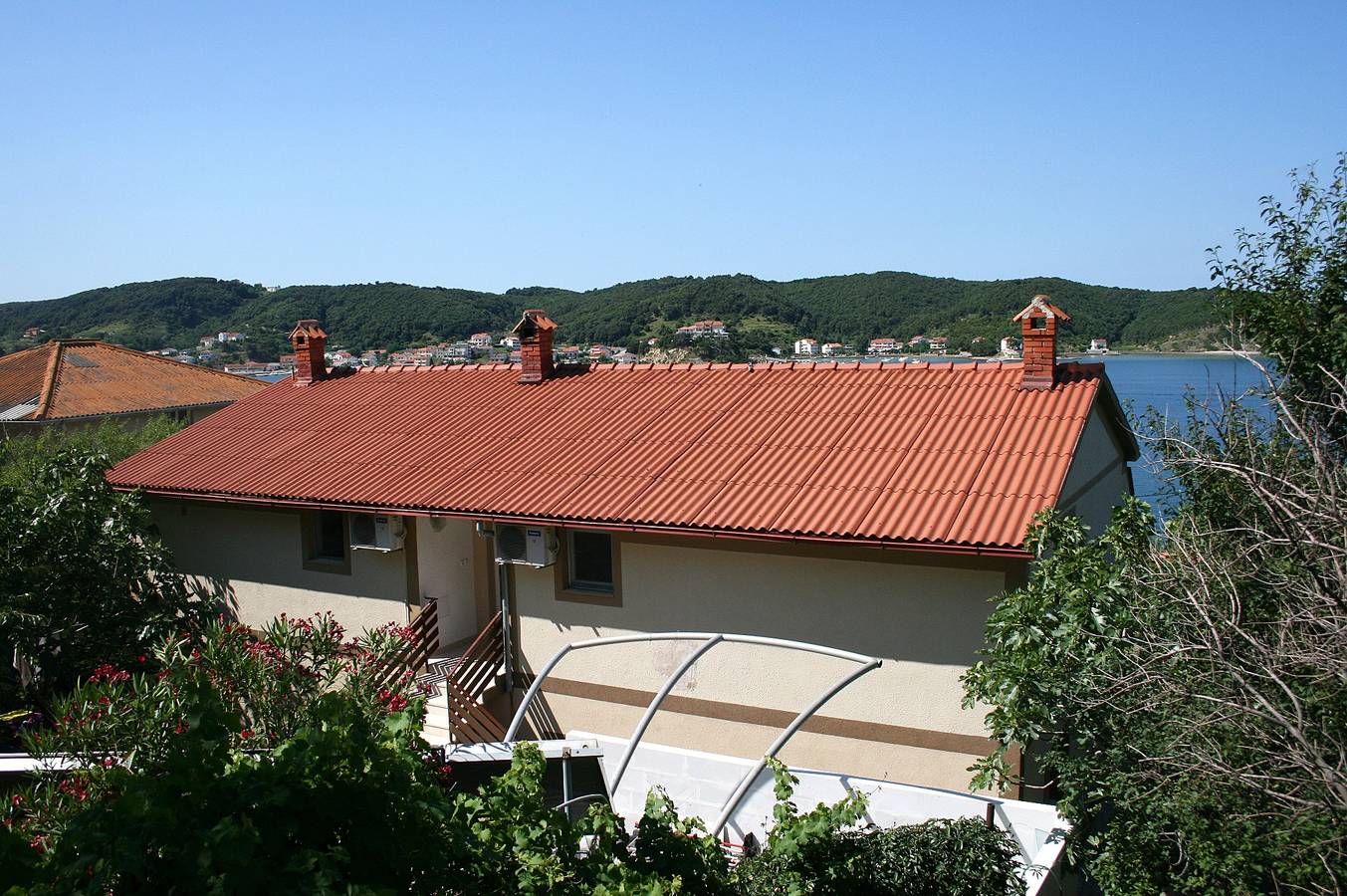 Ganze Wohnung, 1-Zimmer-Ferienwohnung mit Terrasse und Meerblick Supetarska Draga - Gornja, Rab A-5053-b in Lopar, Rab