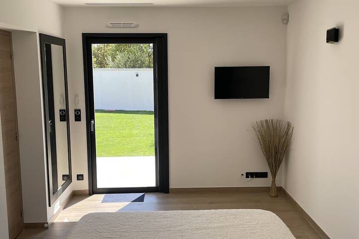 Location de vacances pour 6 personnes, avec terrasse et jardin à Montaren-et-Saint-Médiers - 3