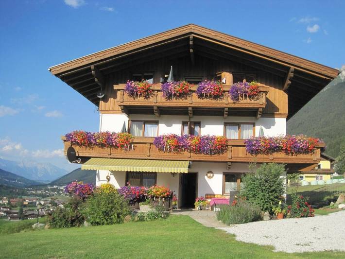 BnB für 6 Personen, mit Balkon und Terrasse sowie Garten und Ausblick in Neustift im Stubaital