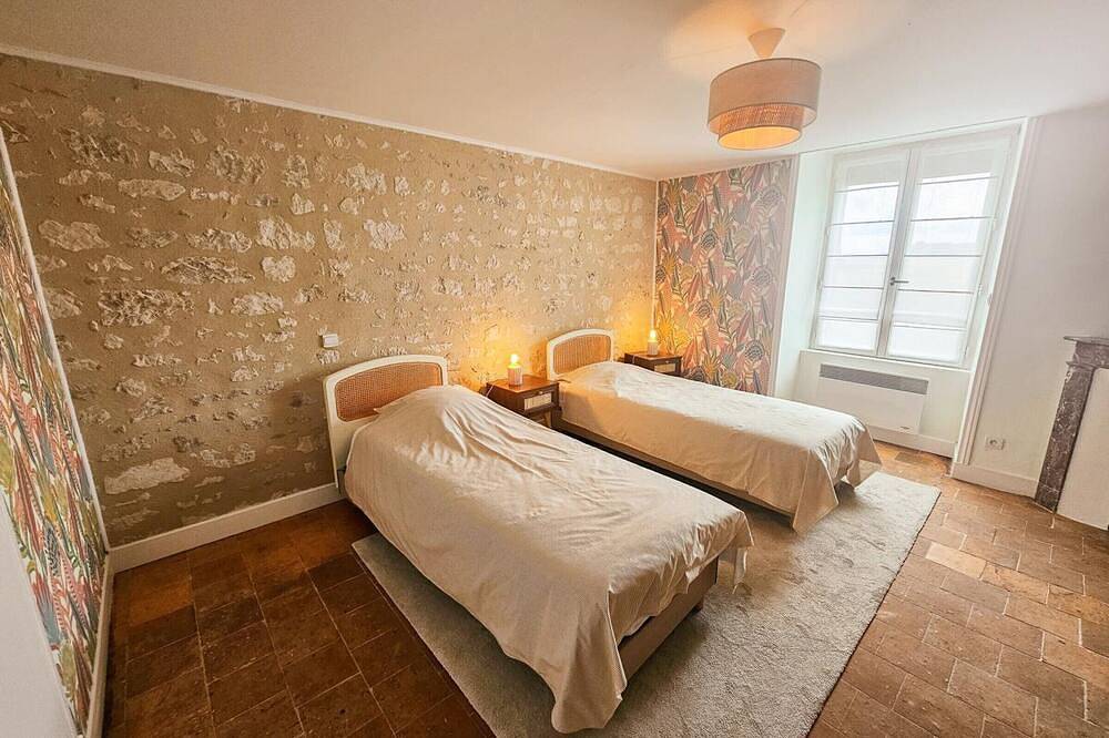 Authentic cottage in Touraine, heated pool, pets allowed in Sainte-Maure-de-Touraine, Chinon region