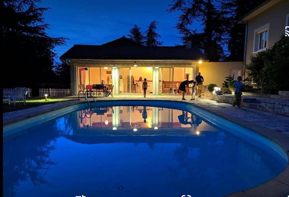 Maison 240+65m2, piscine, spa, sauna, salle sport in Saint-Just-Saint-Rambert, Montbrison