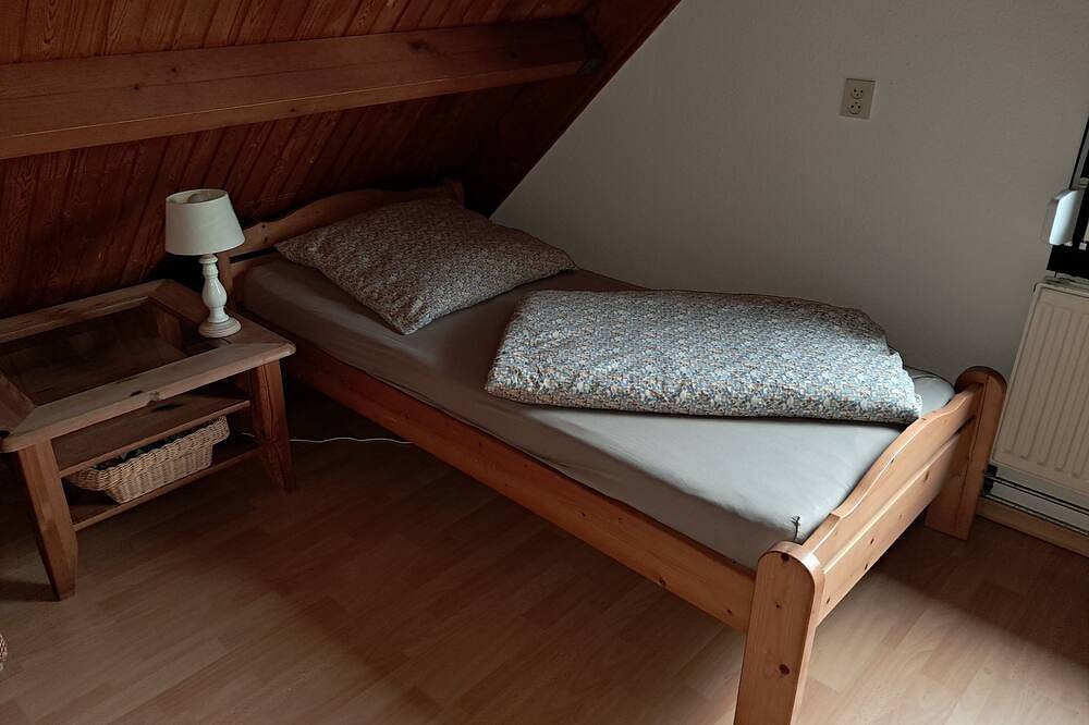 Gemütliches freistehendes Ferienhaus mit Garten in Strandnähe in Herkingen, Goeree-Overflakkee