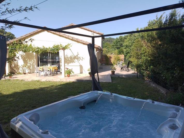 Vakantiewoning voor 6 personen, with Terras and Whirlpool as well as Tuin and Zwembad in Anduze