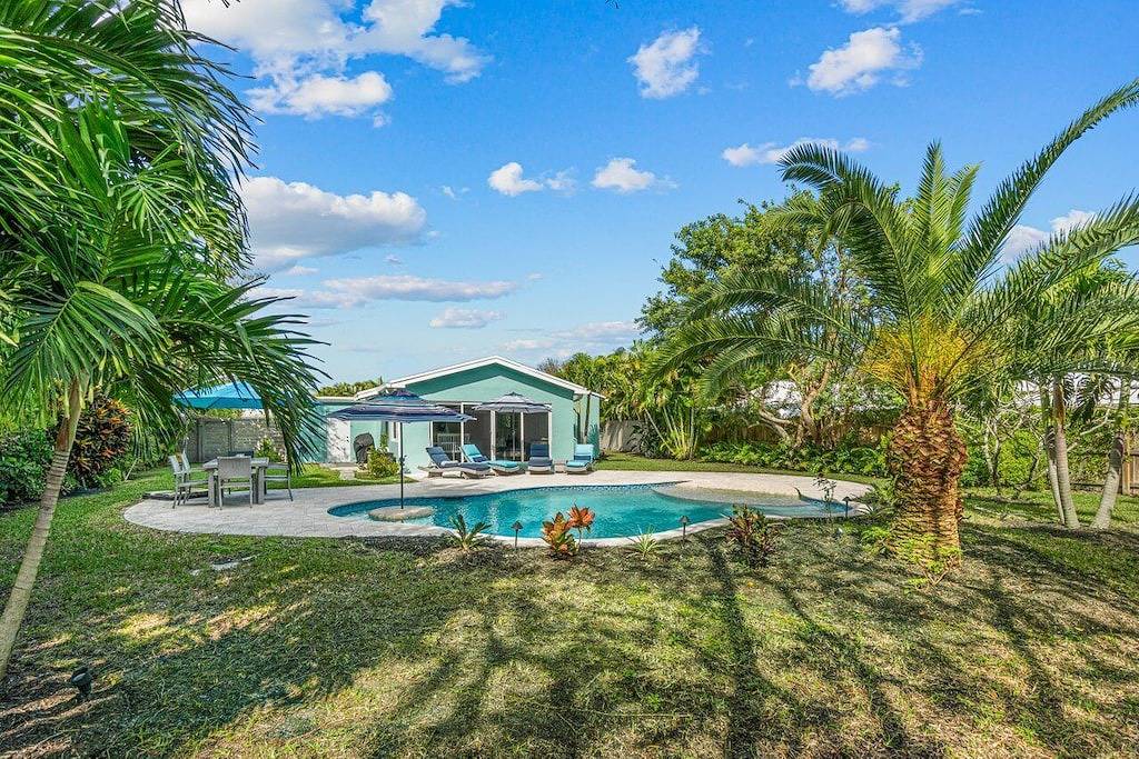 Swim Up Bar - Outdoor Paradise! in Delray Beach, Palm Beach County