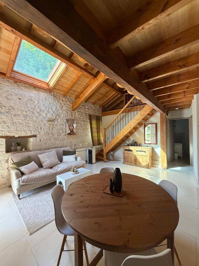 Gîte pour 4 personnes, avec Terrasse ainsi que Jardin et Piscine à Touffailles - 2