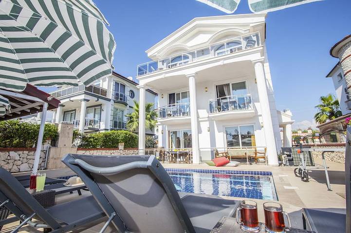 Ferienhaus für 9 Personen, mit Garten und Balkon in Fethiye