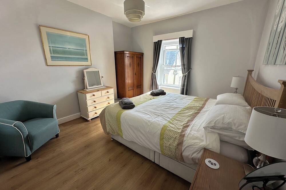 Large 5 Bedroom Sea Front Family Home in Aberdovey Village which sleeps 11. in Aberdyfi, Aberdovey