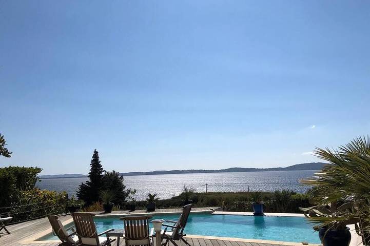 Villa pour 12 personnes, avec terrasse et jardin, animaux acceptés à Carqueiranne