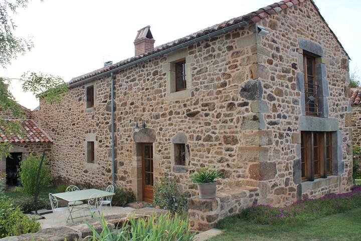 Gîte pour 4 personnes, avec jardin ainsi que terrasse et piscine à Laguépie