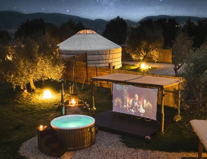 Tente pour 2 personnes, avec Terrasse et Jacuzzi ainsi que Jardin et Vue