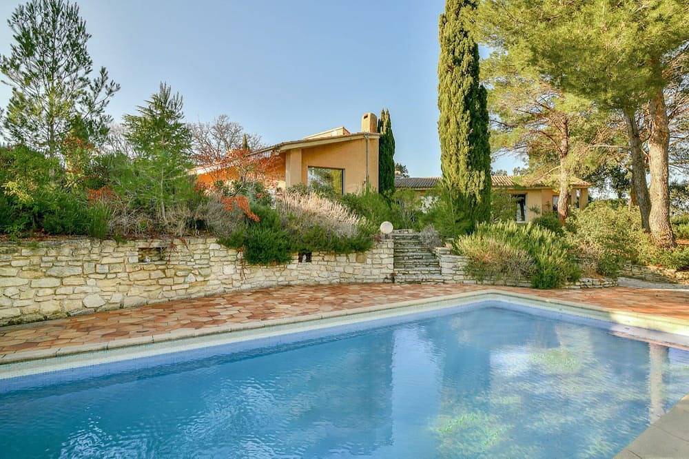 Architect's Villa In The Heart Of The Vines Near Avignon in Châteauneuf-de-Gadagne, Vaucluse