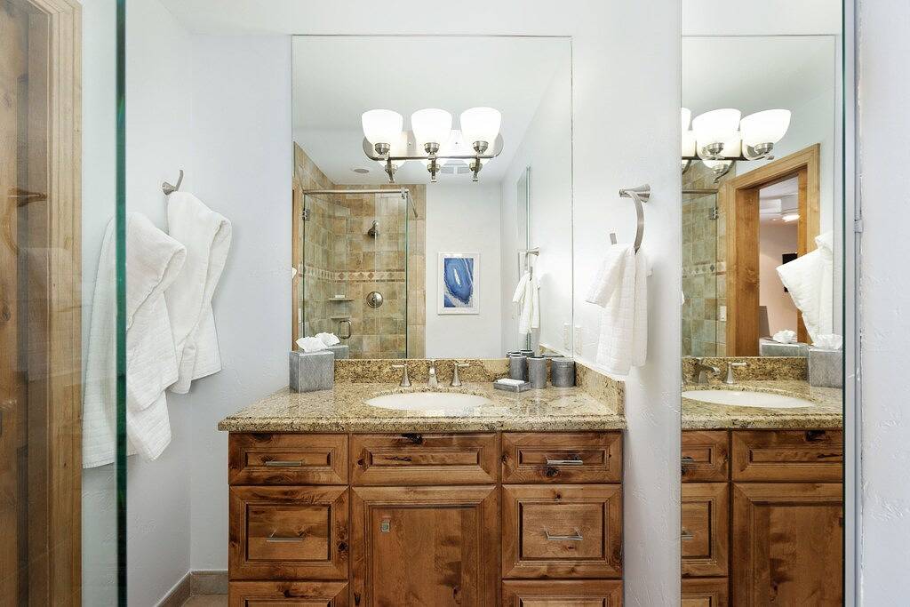 Ganze Wohnung, Unglaubliche Aussicht in offenen 2-Zimmer-Wohnung in Aspen Core! Gehen Sie zur Gondel. in Aspen, Aspen Snowmass