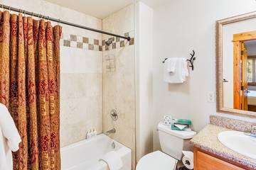 Vacation Apartment for 6 Guests in Steamboat Springs, Routt National Forest, Picture 3