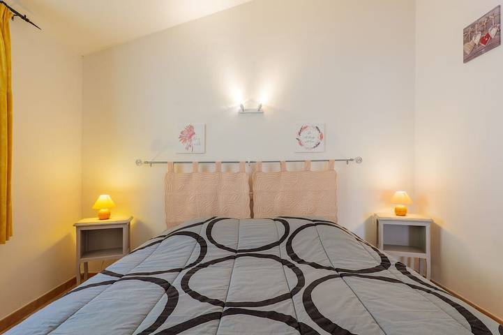 Location de vacances pour 6 personnes, avec piscine et jardin, animaux acceptés à Bessas - 4