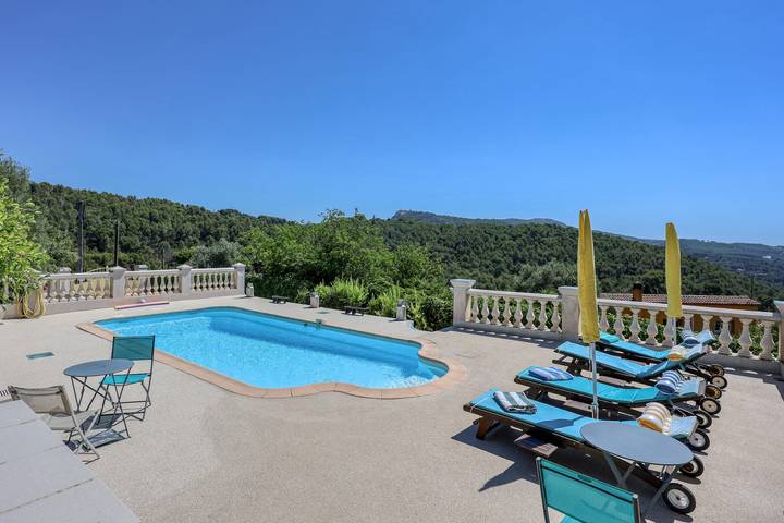 Villa pour 7 personnes, avec piscine ainsi que terrasse et jardin, adapté aux familles