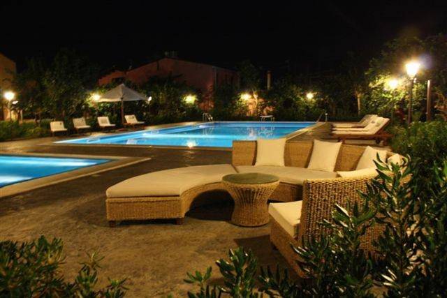 Casa vacanza per 26 persone, con Balcone e Idromassaggio nonché Terrazza e Giardino a Lascari