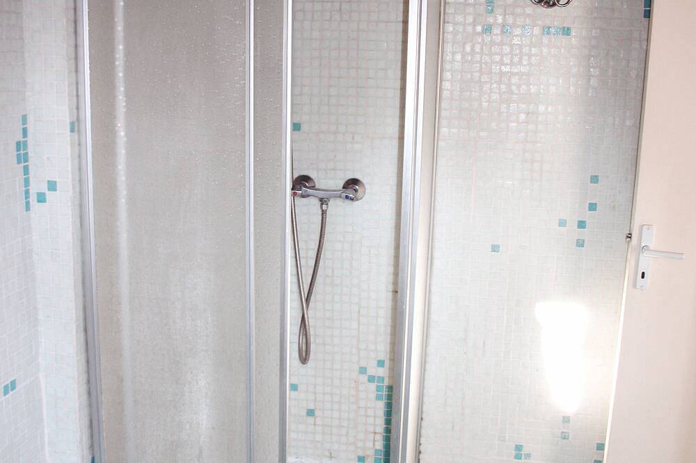 Apartamento entero, Zona tranquila entre Avignon y Saint Remy, de habla alemana propietario in Noves, Region de Arles