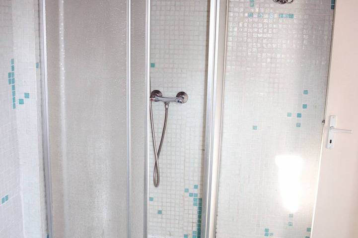 Gîte pour 2 personnes, avec Jardin et Piscine à Noves - 3