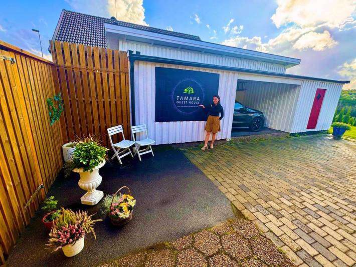 Lägenhet för 2 Personer, med utsikt samt trädgård och bastu, med husdjur i Alingsås